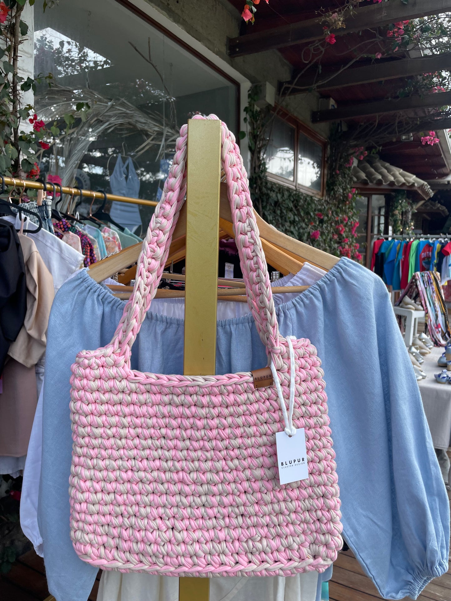 Twist tote