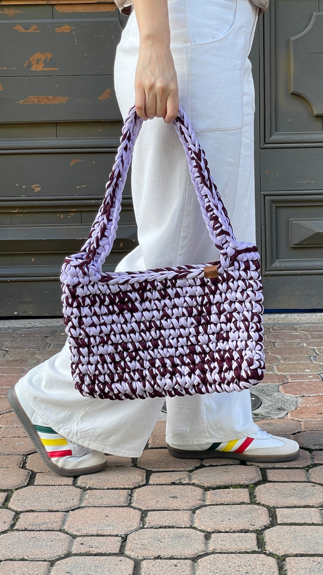 Twist tote