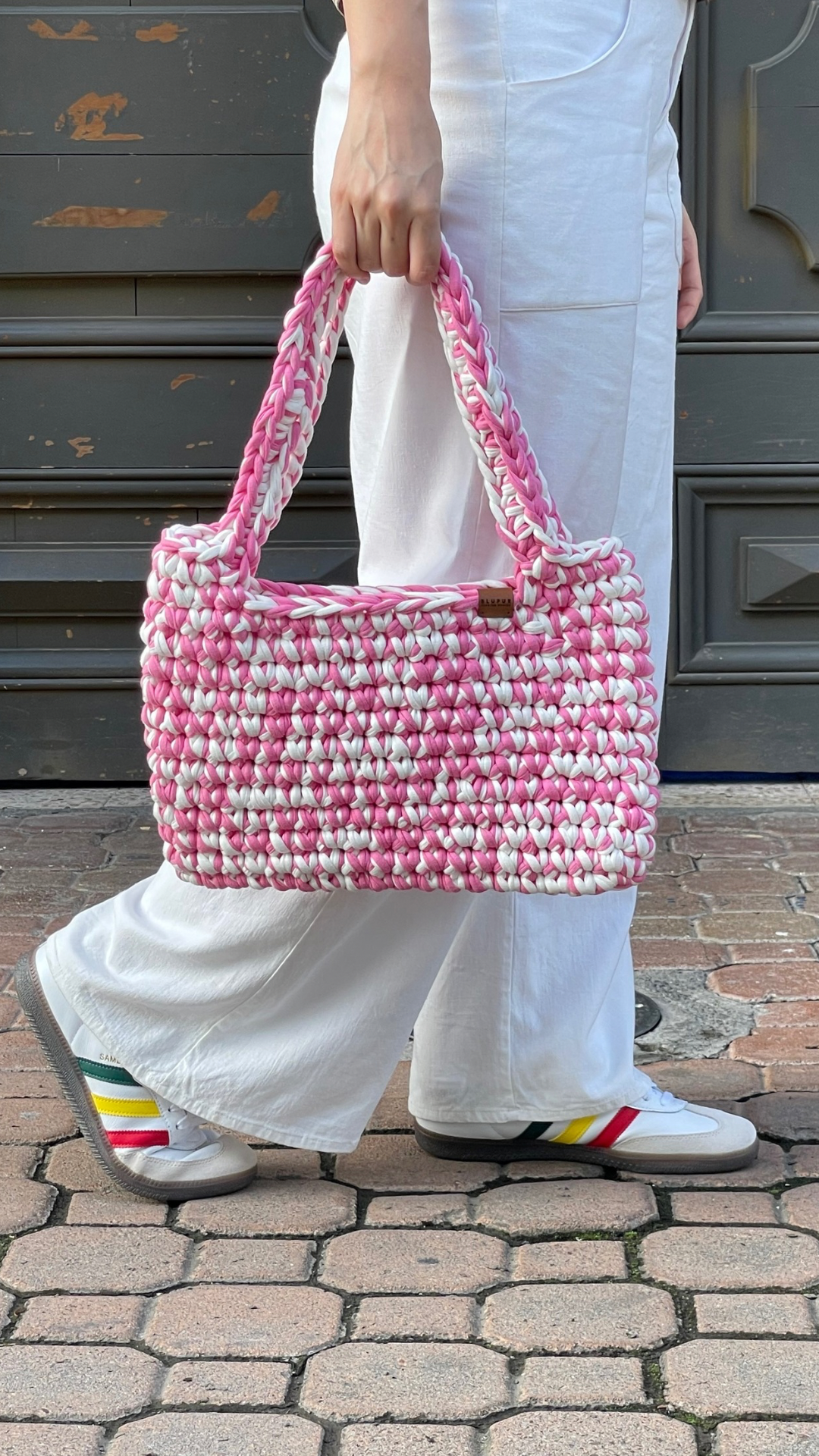 Twist tote