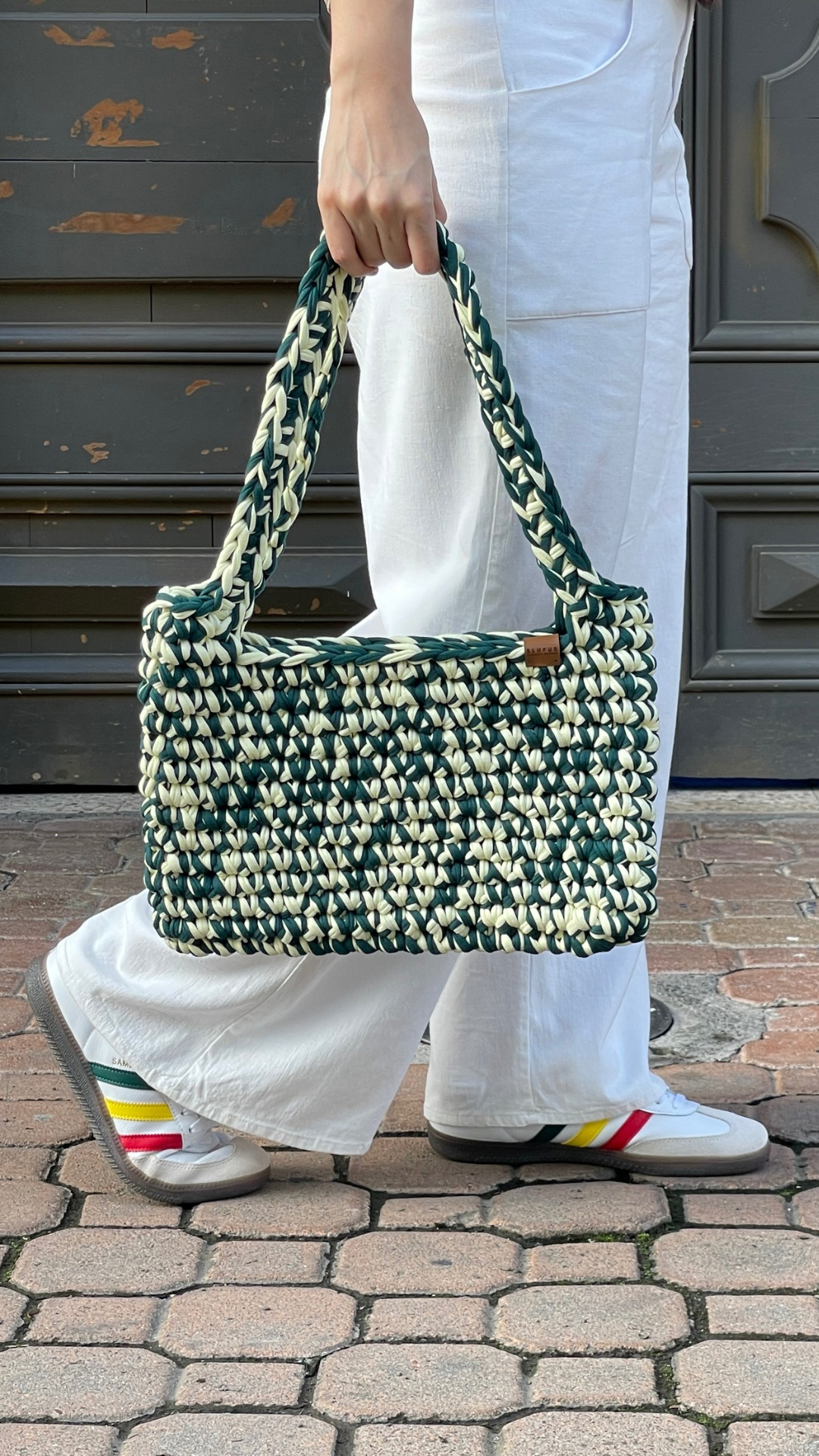 Twist tote