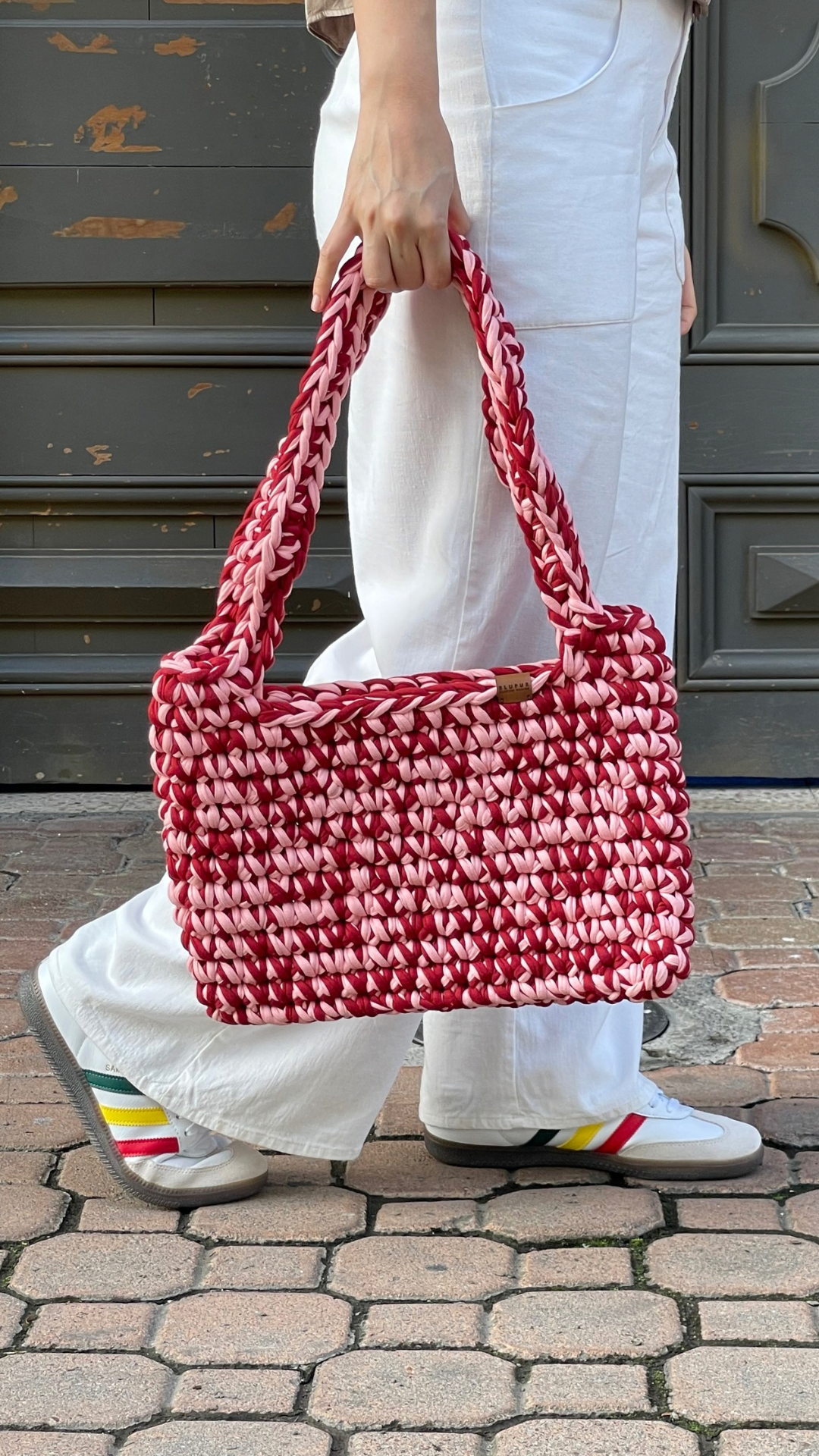 Twist tote