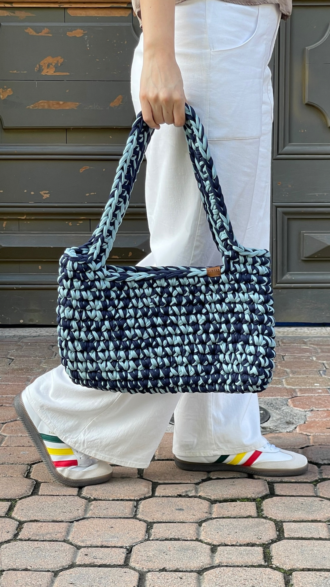 Twist tote