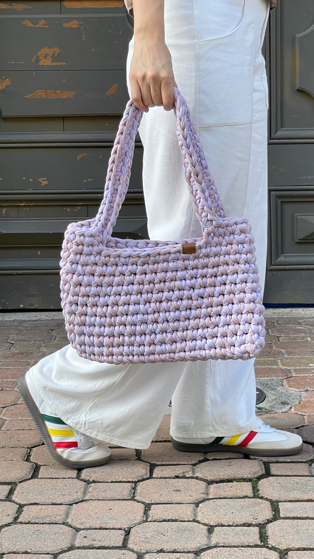 Twist tote