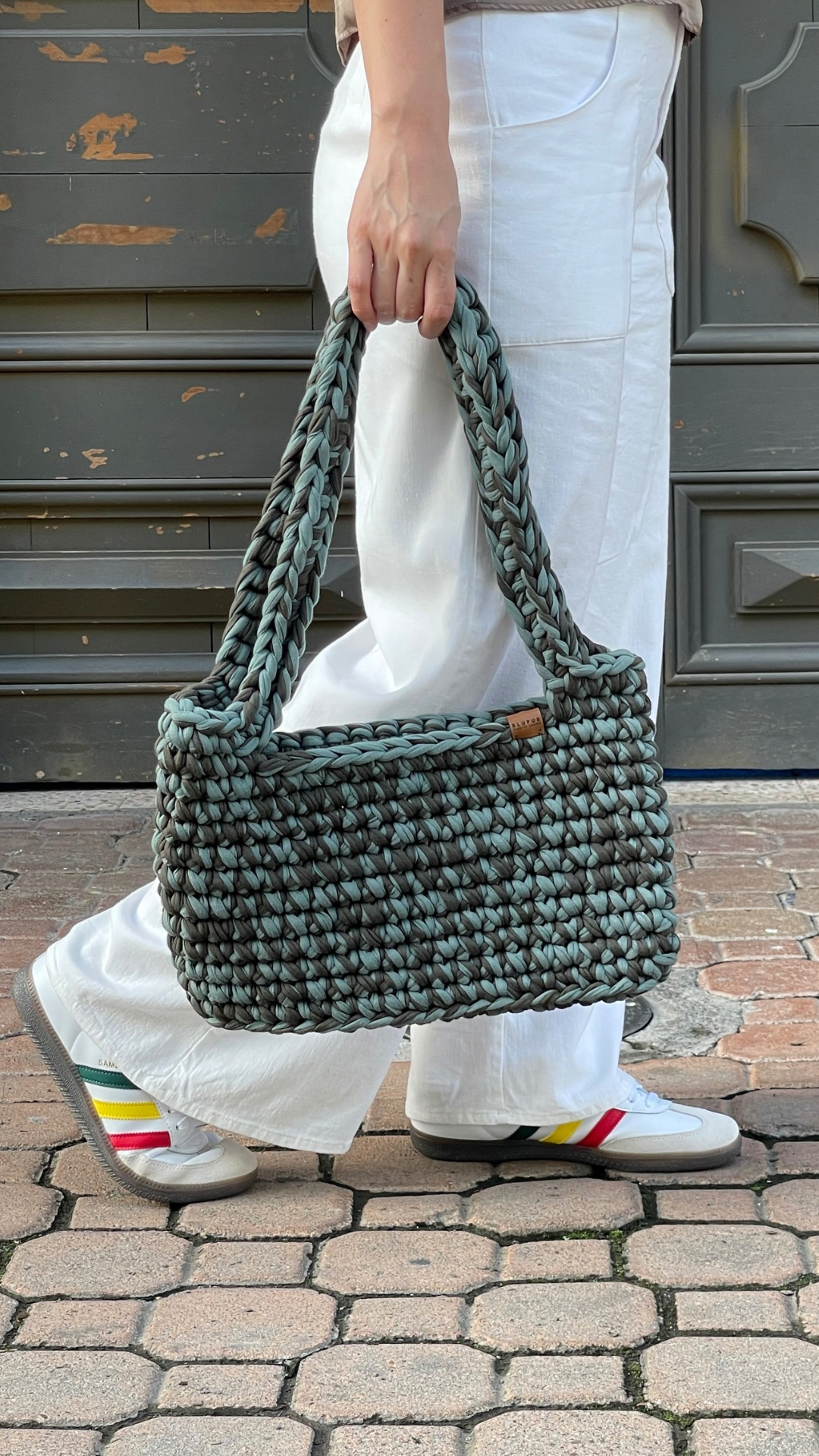 Twist tote